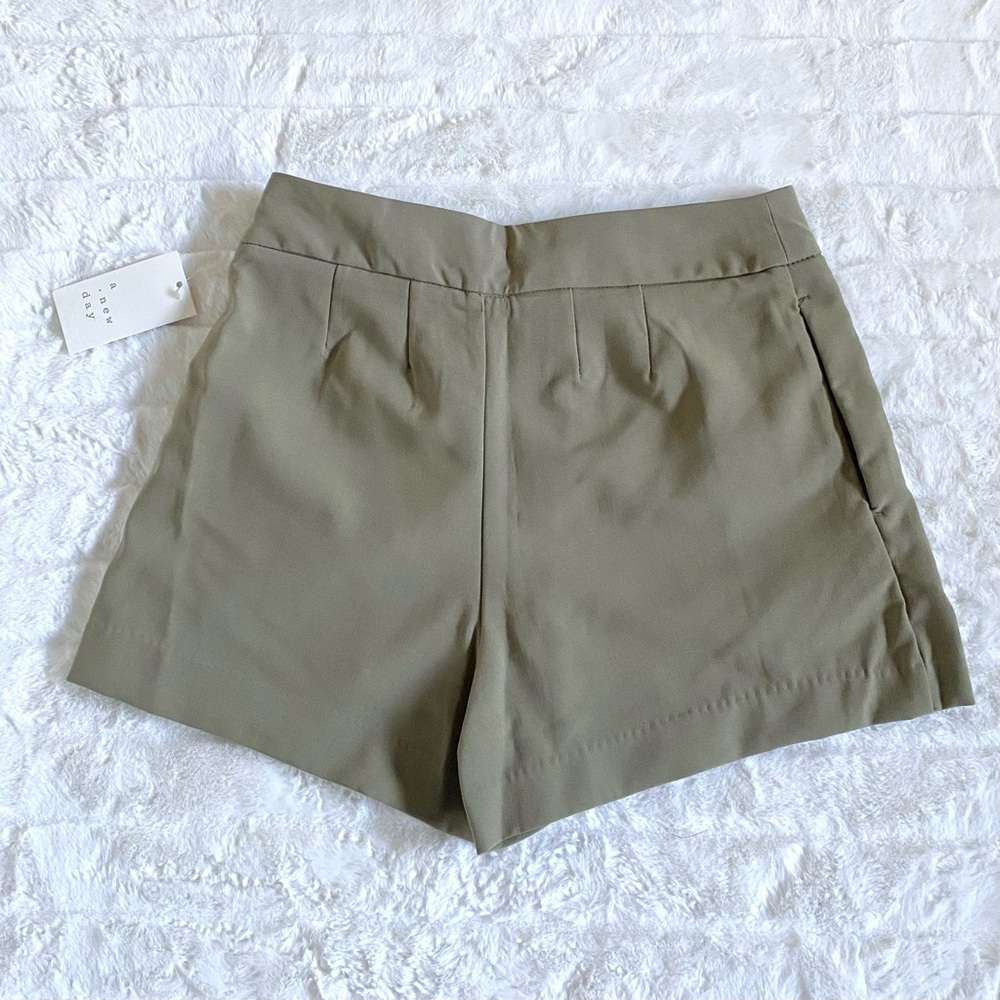 Women’s High-Waisted Pleated Olive Green Shorts - Picture 2 of 7